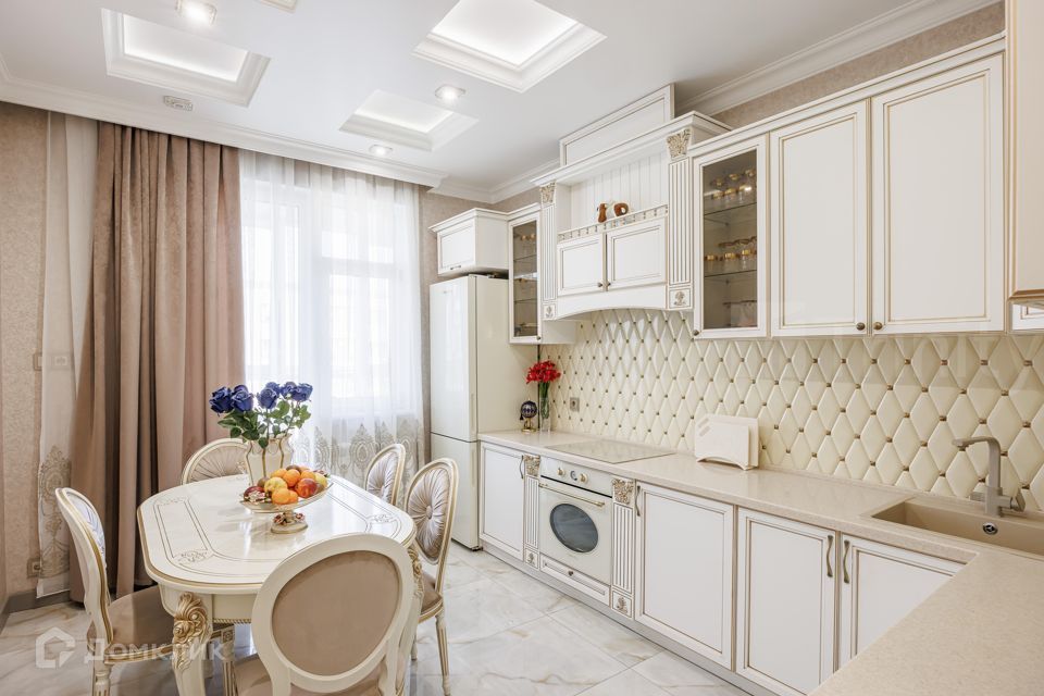 Продаётся 3-комнатная квартира, 141.1 м²