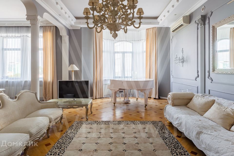 Продаётся 4-комнатная квартира, 188.1 м²