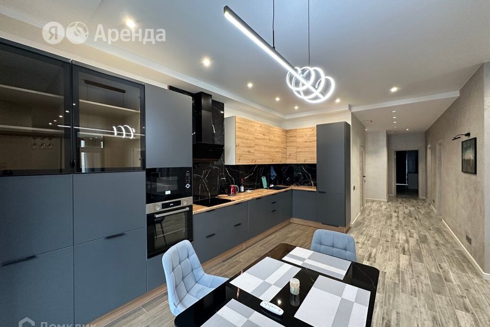 Сдаётся 3-комнатная квартира, 148 м²
