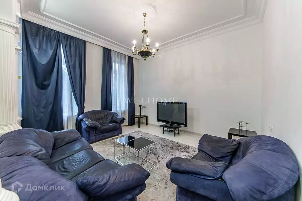 Сдаётся 4-комнатная квартира, 160 м²