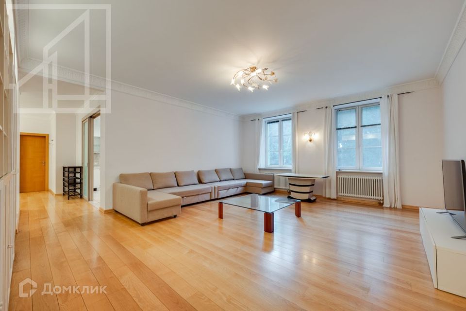 Сдаётся 4-комнатная квартира, 160 м²