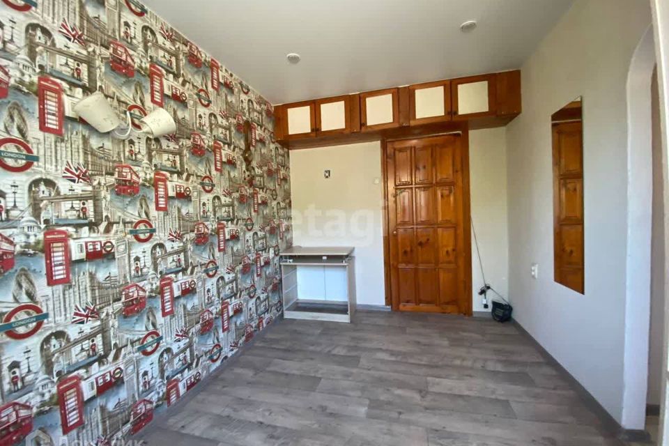 Продаётся 4-комнатная квартира, 60.4 м²