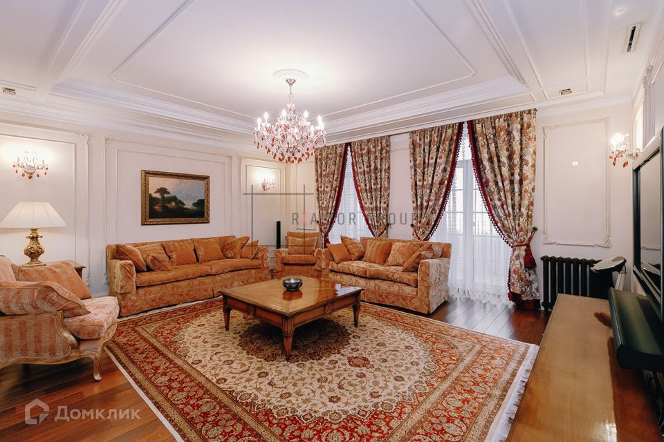 Продаётся 5-комнатная квартира, 442 м²