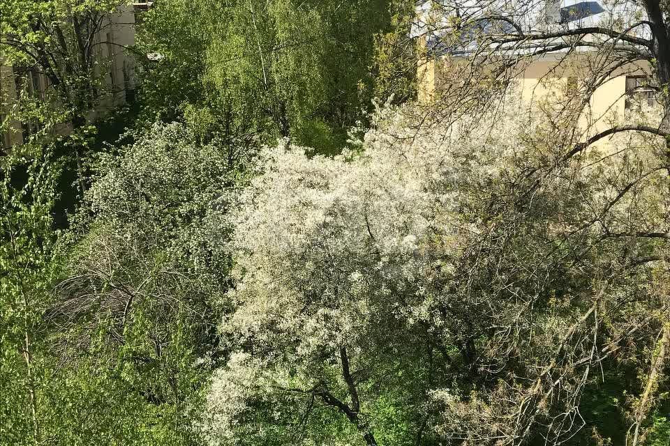 Продаётся 4-комнатная квартира, 101 м²