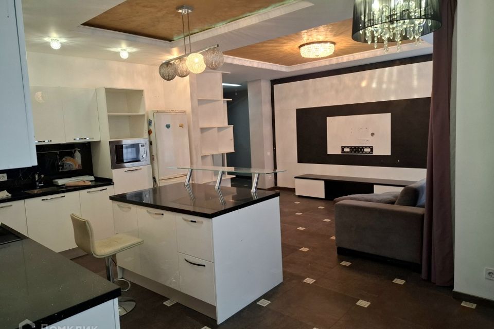 Продаётся 3-комнатная квартира, 112.6 м²