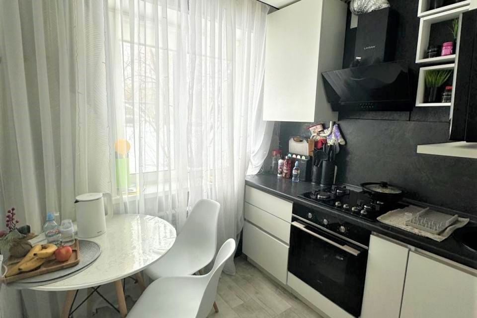 Продаётся 4-комнатная квартира, 61 м²