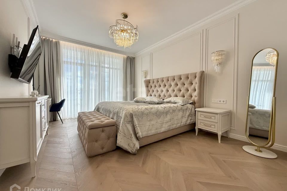 Продаётся 4-комнатная квартира, 132 м²