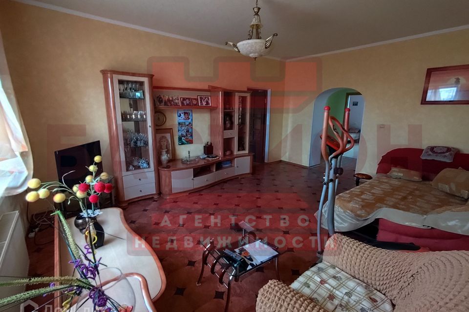 Продаётся 3-этажный дом, 300 м²