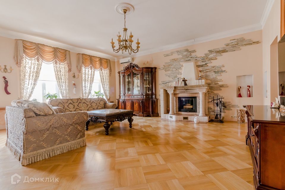 Продаётся 4-комнатная квартира, 160.1 м²