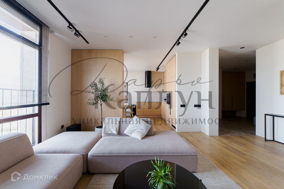Продаётся 3-комнатная квартира, 100 м²