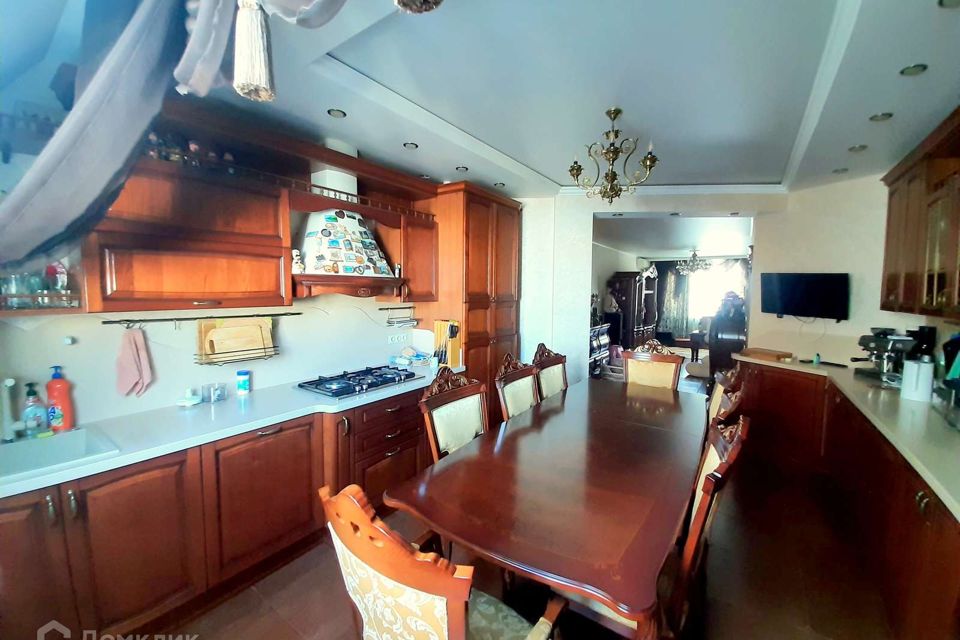 Продаётся 3-комнатная квартира, 105 м²