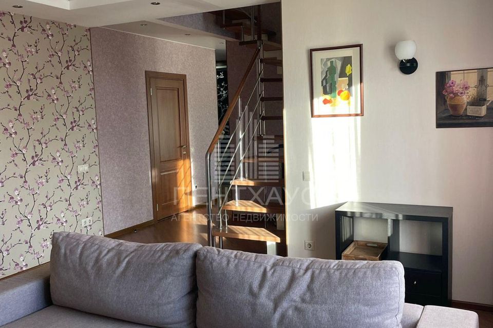 Сдаётся 3-комнатная квартира, 107.6 м²
