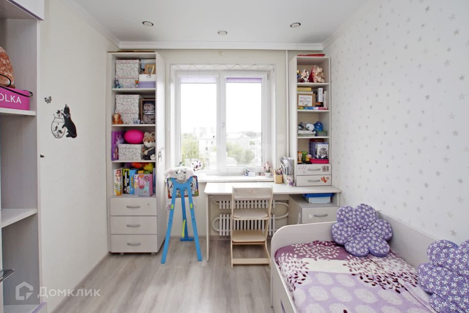 Продаётся 4-комнатная квартира, 60.9 м²