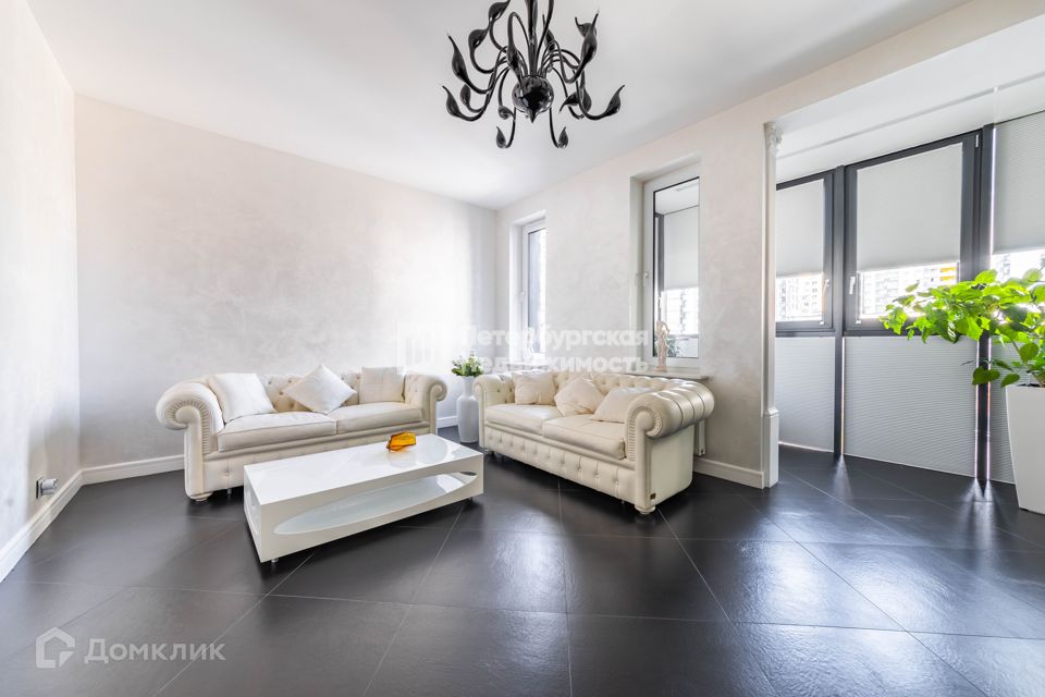 Продаётся 4-комнатная квартира, 147.5 м²