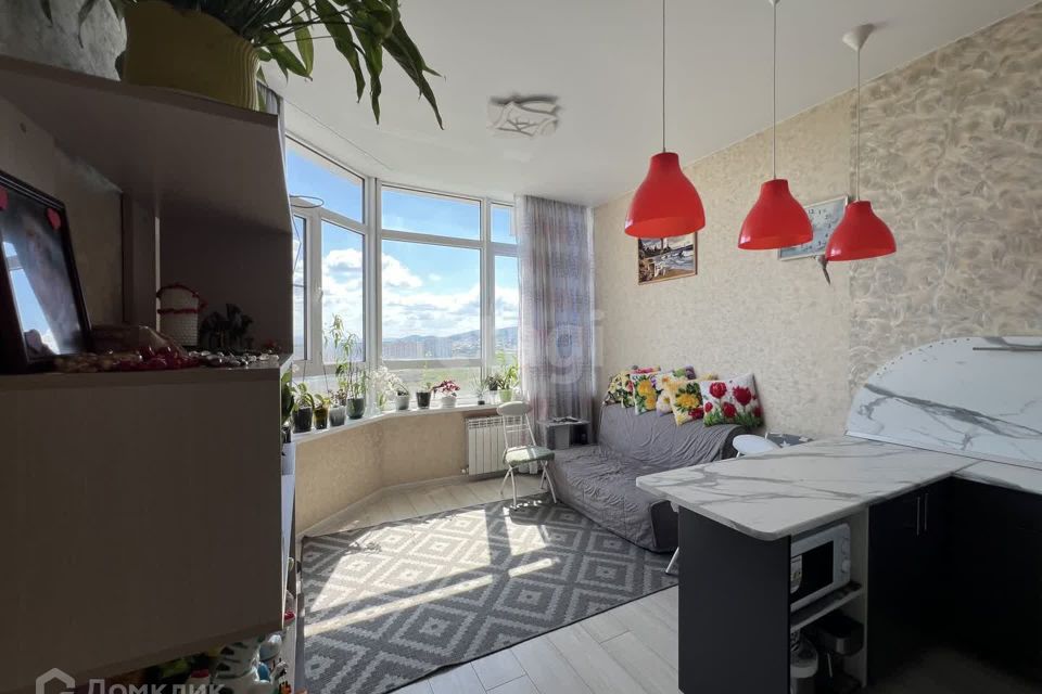 Продаётся 1-комнатная квартира, 78 м²