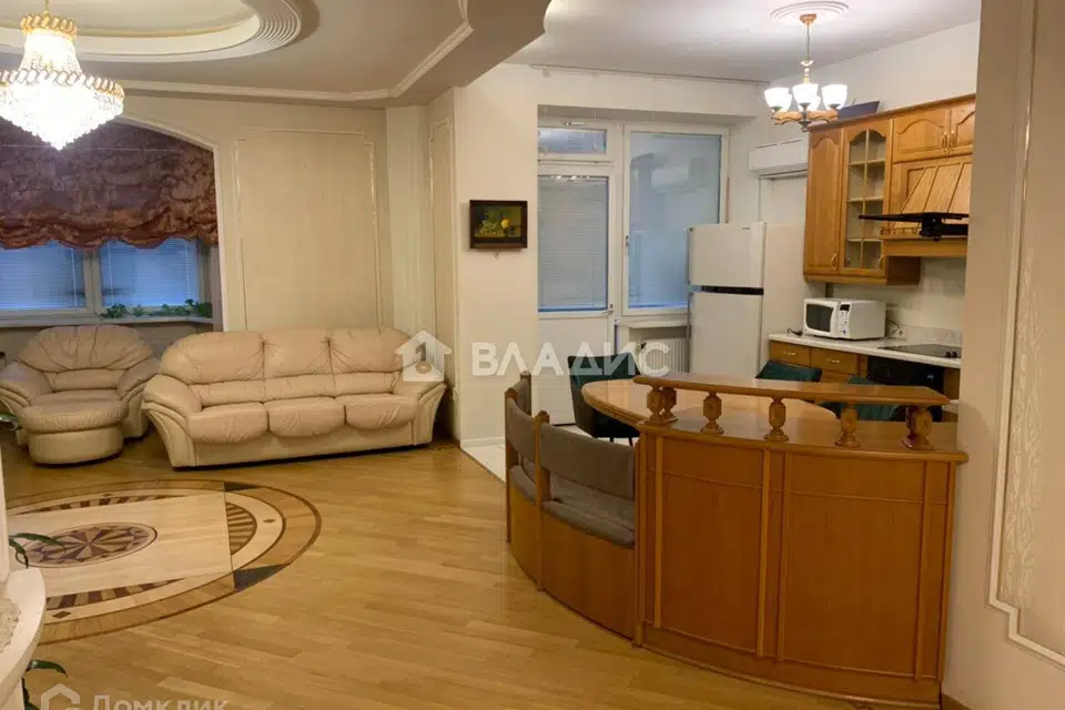 Продаётся 4-комнатная квартира, 130.01 м²
