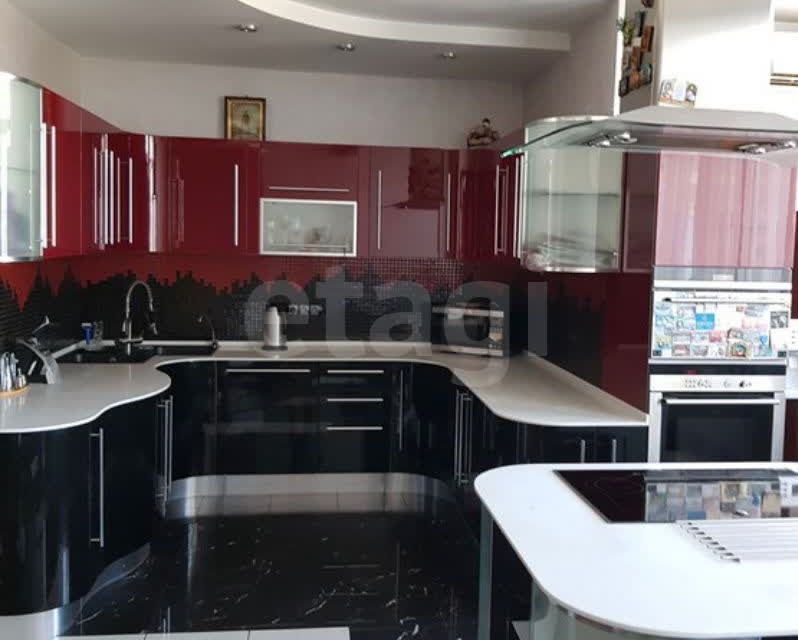 Продаётся 3-комнатная квартира, 118 м²