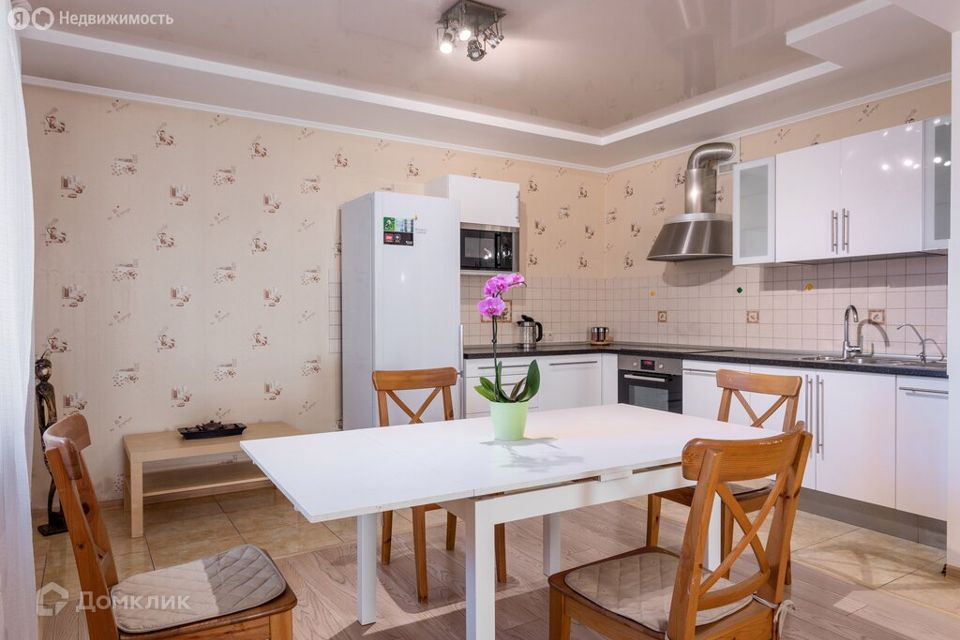 Сдаётся 3-комнатная квартира, 110 м²