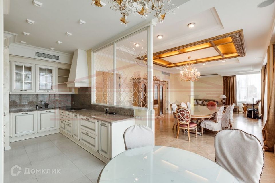 Сдаётся 3-комнатная квартира, 167.6 м²