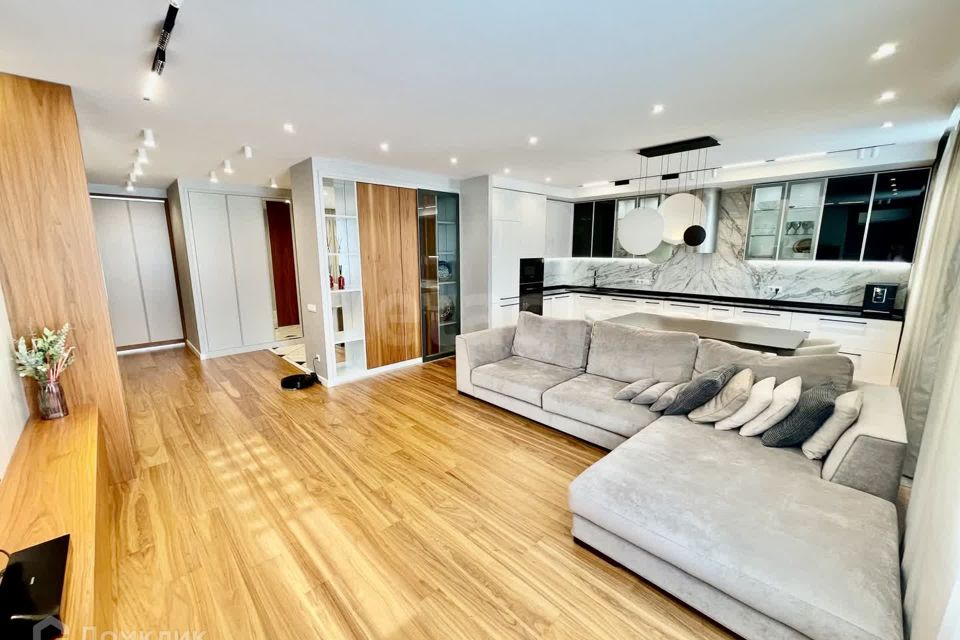 Продаётся 3-комнатная квартира, 109 м²