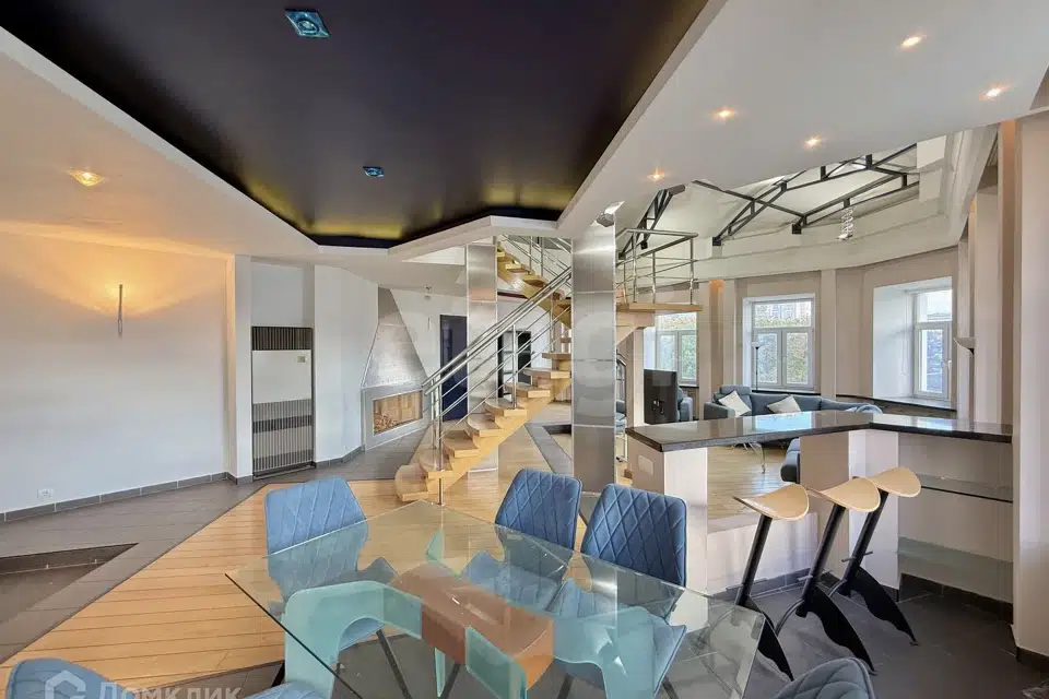 Продаётся 4-комнатная квартира, 255 м²