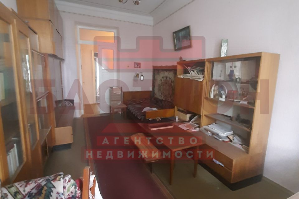 Продаётся 4-комнатная квартира, 102.7 м²