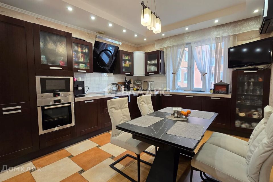 Продаётся 3-комнатная квартира, 107.8 м²
