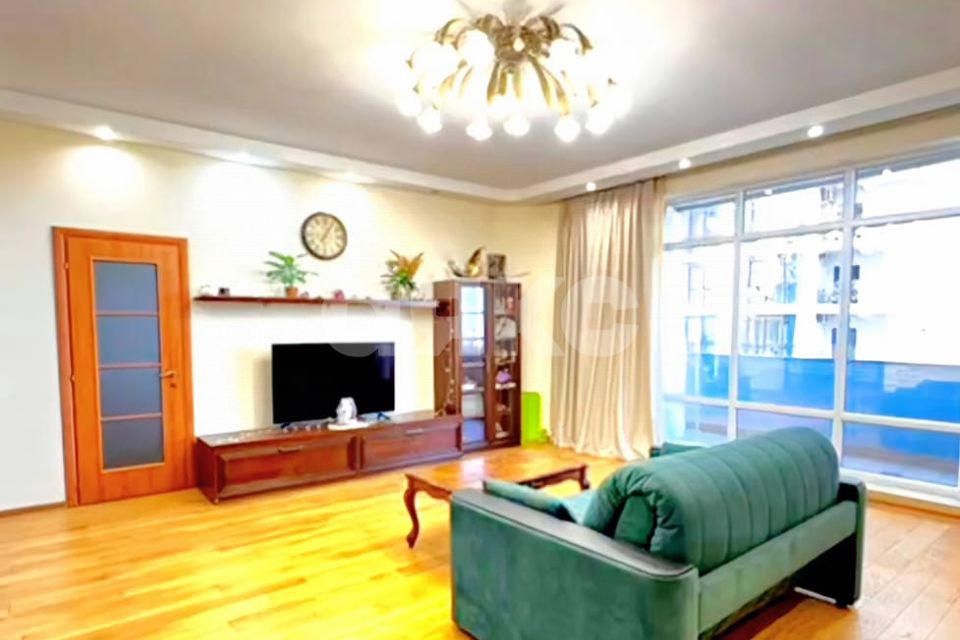 Продаётся 3-комнатная квартира, 139 м²