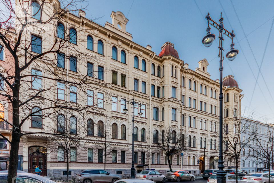 Продаётся 7-комнатная квартира, 370 м²