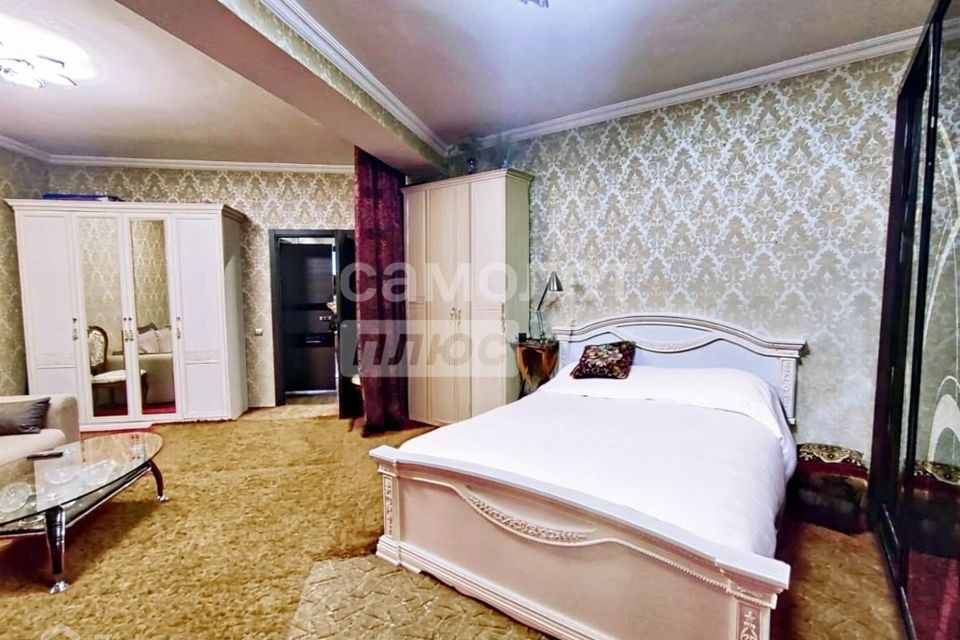 Продаётся 1-комнатная квартира, 64 м²