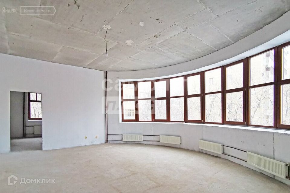 Продаётся 5-комнатная квартира, 208.1 м²