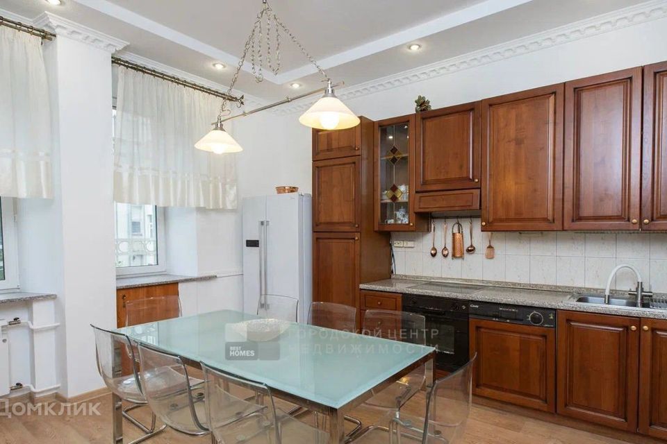 Сдаётся 4-комнатная квартира, 130 м²