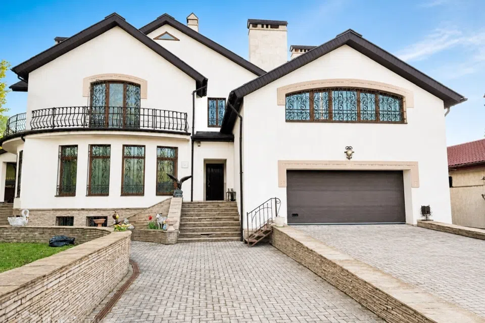 Продаётся 4-этажный дом, 830 м²