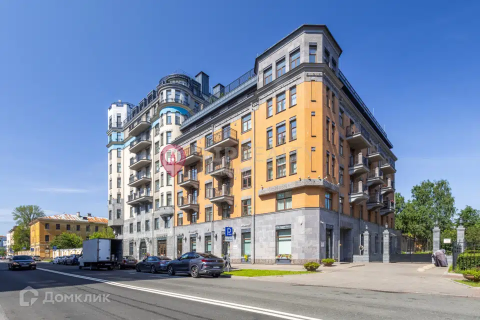 Продаётся 3-комнатная квартира, 107 м²