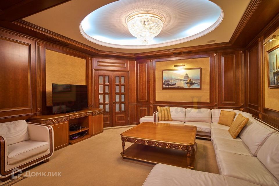 Сдаётся 4-комнатная квартира, 200 м²