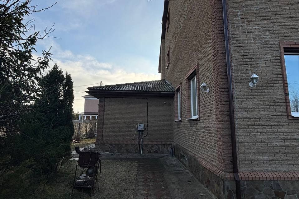 Продаётся 3-этажный дом, 427 м²