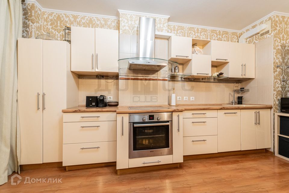 Продаётся 3-комнатная квартира, 107.4 м²