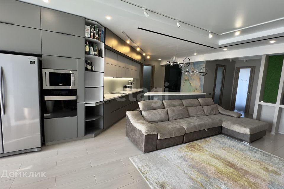 Продаётся 3-комнатная квартира, 114 м²