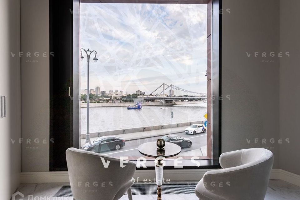 Продаётся 3-комнатная квартира, 219.2 м²