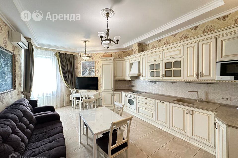 Сдаётся 2-комнатная квартира, 109 м²