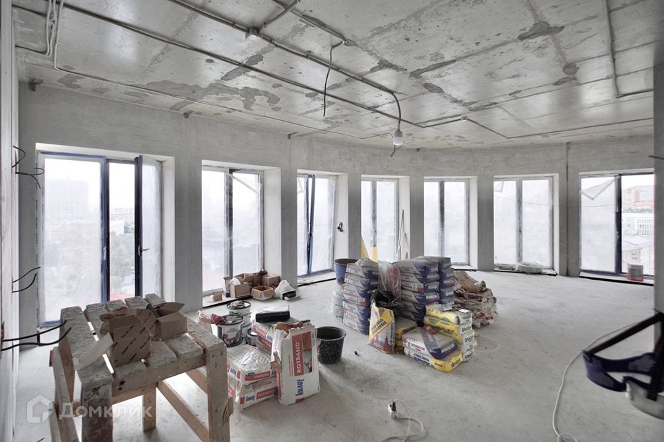 Продаётся 5-комнатная квартира, 180 м²
