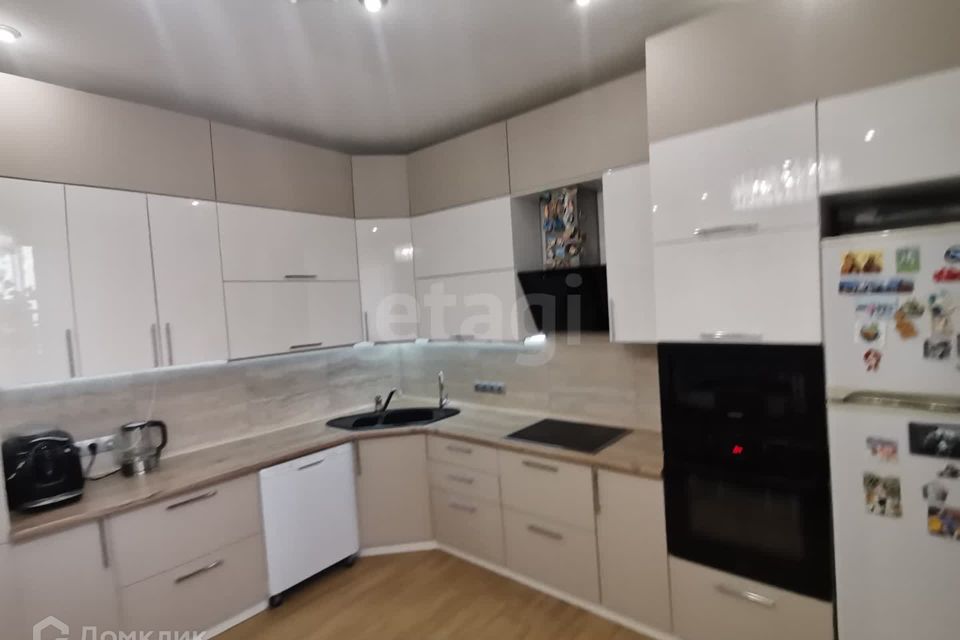 Продаётся 2-комнатная квартира, 69.5 м²