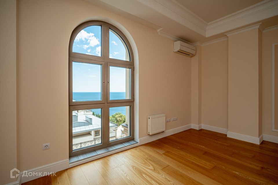 Продаётся 3-комнатная квартира, 133.3 м²