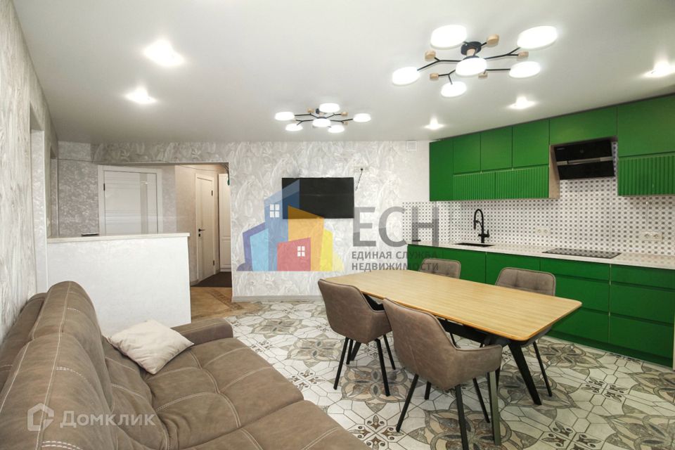 Продаётся 4-комнатная квартира, 90 м²