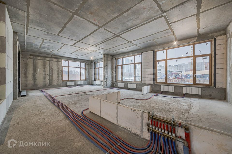 Продаётся 5-комнатная квартира, 202 м²