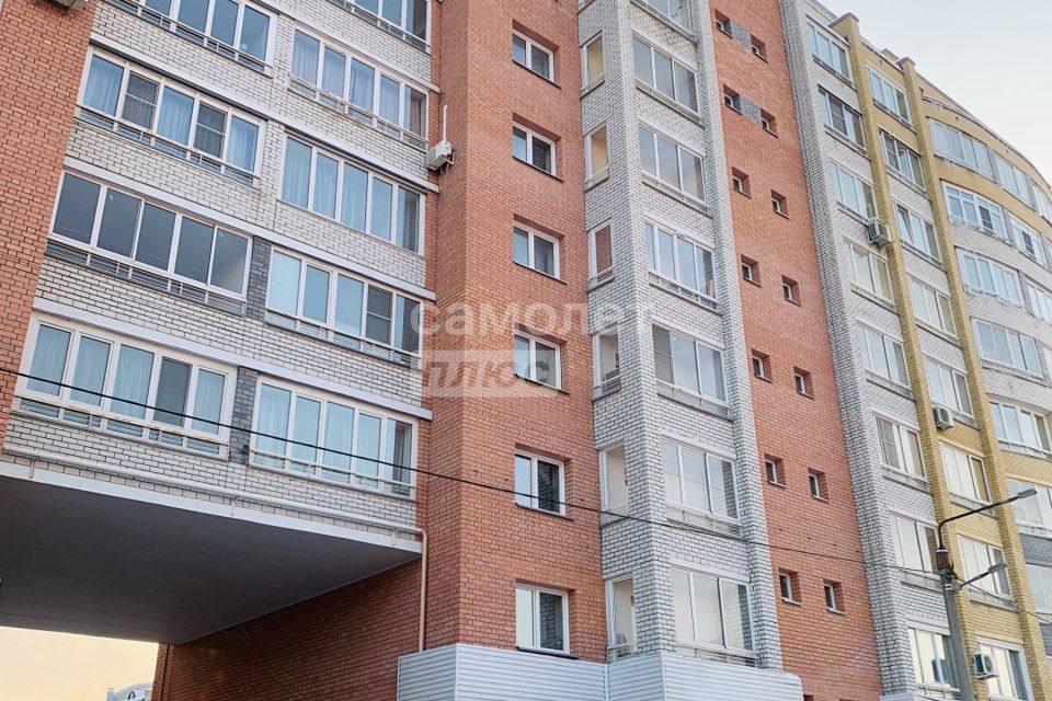 Сдаётся 2-комнатная квартира, 77 м²