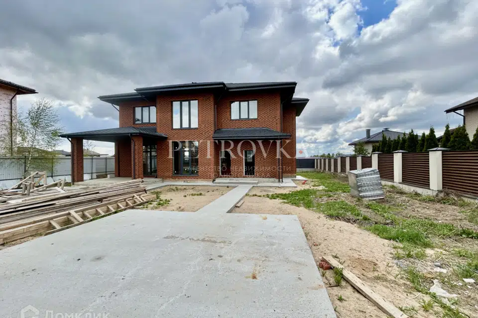 Продаётся 2-этажный дом, 250 м²