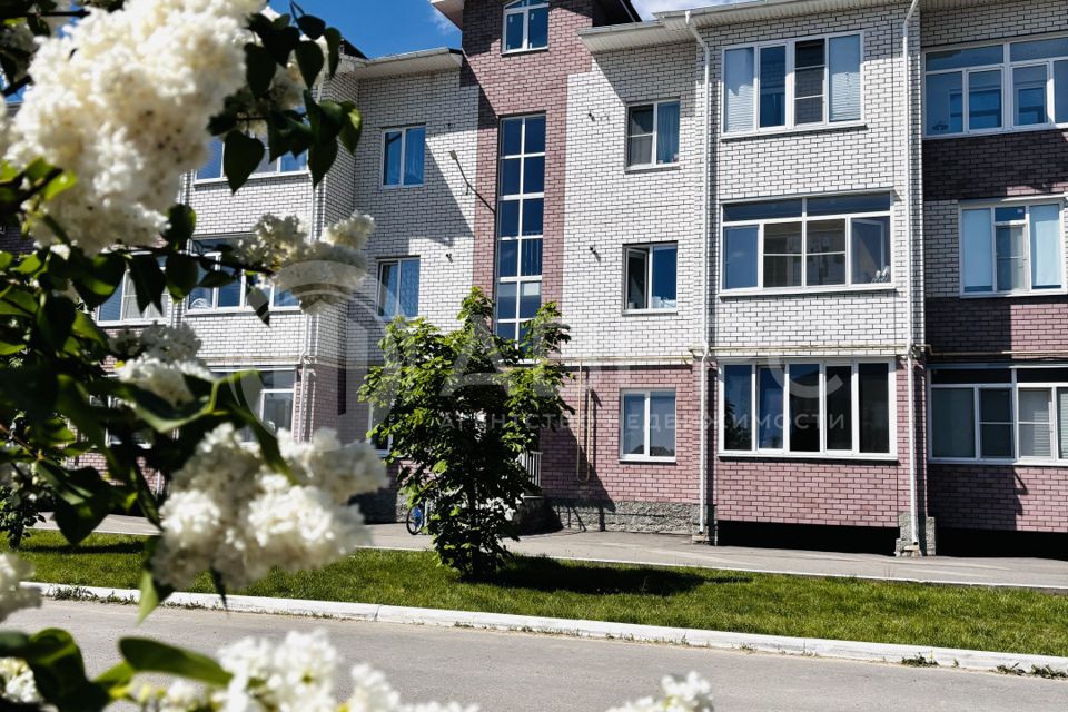 Продаётся 3-комнатная квартира, 250 м²
