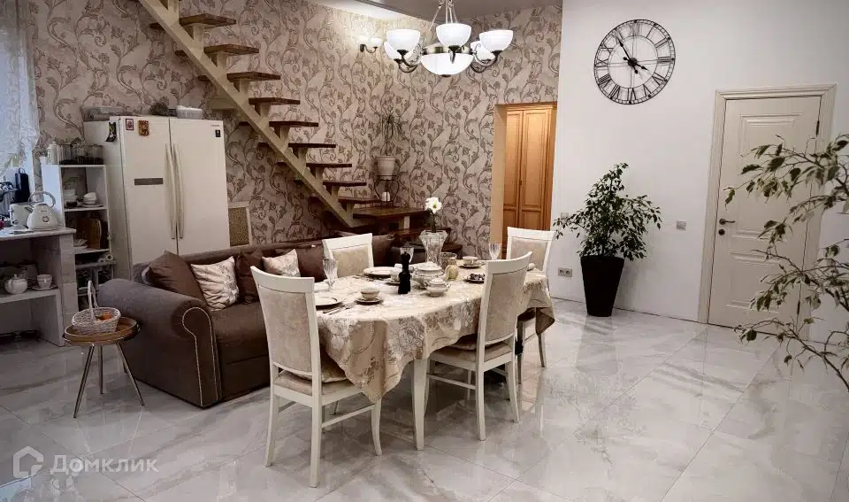 Продаётся 2-этажный дом, 301 м²