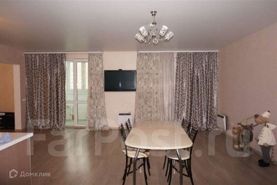 Продаётся 3-комнатная квартира, 145 м²